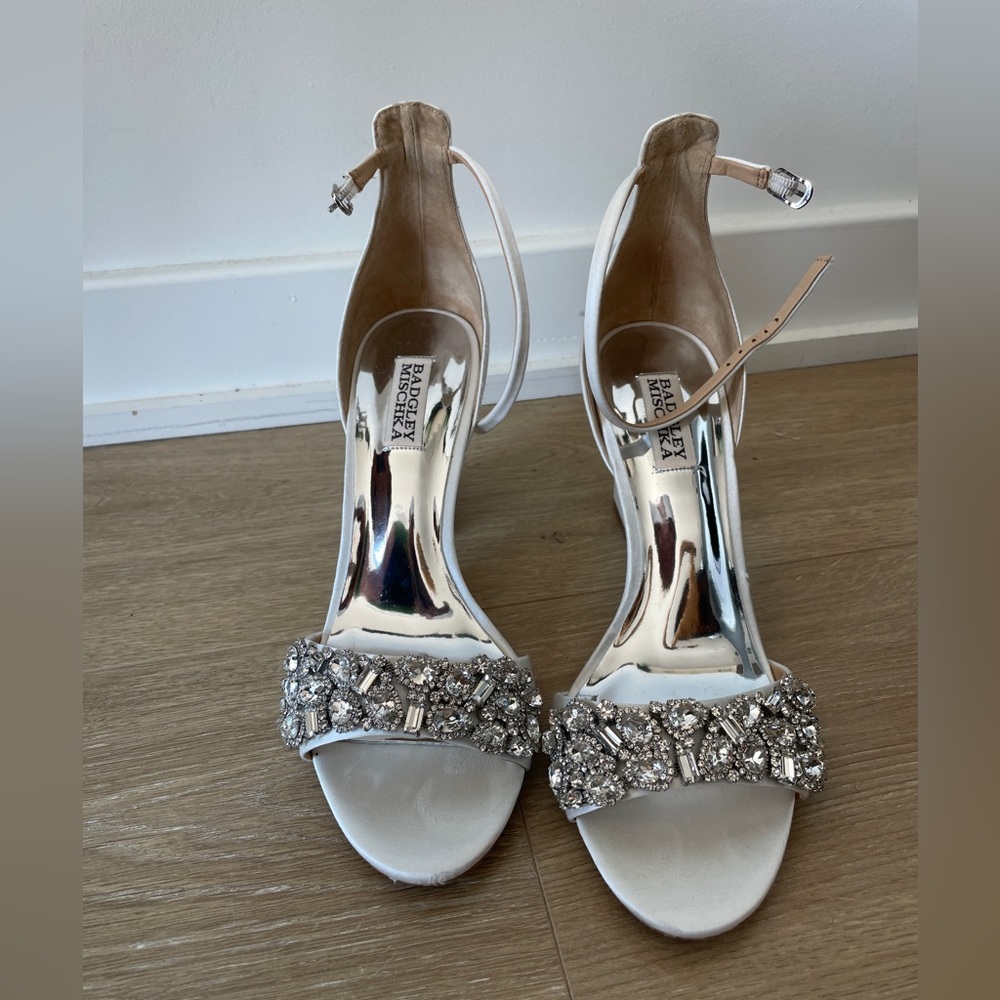 Badgley Mischka Women's Laraine Jeweled White Satin Heels Size 9